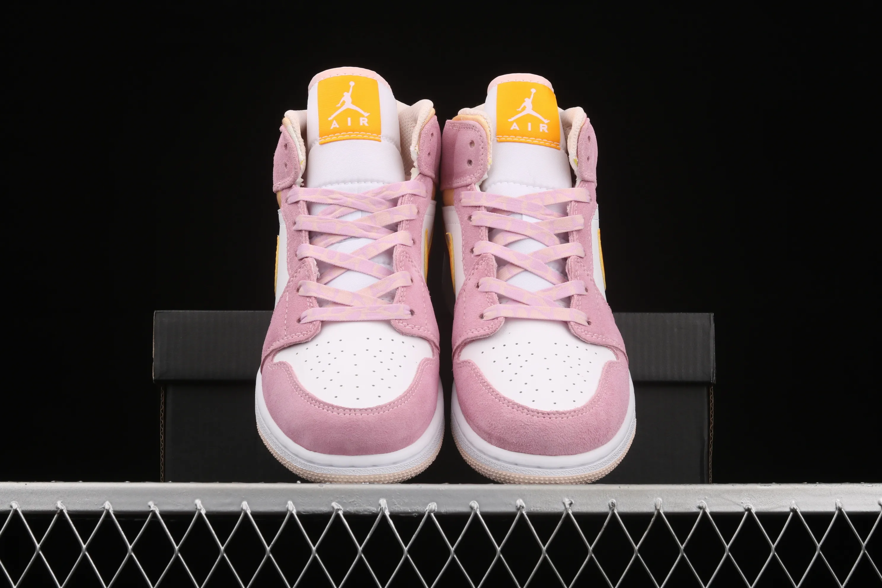 All Categories Air Jordan Jordan Series Basketball Shoes Air Jordan 1 Mid Air Jordan 1 Mid AJ1 Joe 1 Girly Pink China Basketball Shoes DC9517-600